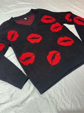 Madden NYC Kissy Lips Sweater XXS Pink Rhinestone Bedazzled Graphic Knit